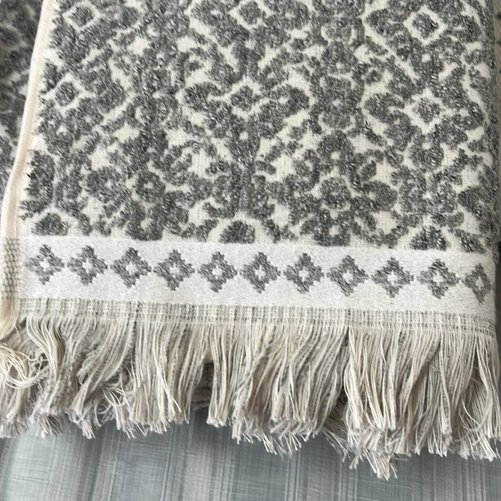 2 sets of gorgeous fringed bath towels by Mi Casa Es Tu Casa - NWT